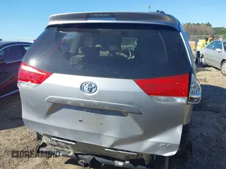 2011 Toyota Sienna XLE AAS with VIN 5TDYK3DC5BS039959, listed as a IAAI auction lot 41803881 with 129,479 mi miles. Bid and sale history available at carsss.com. Image 17.