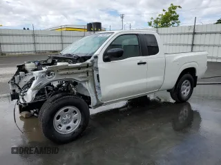 2024 Nissan Frontier S z VIN 1N6ED1CL1RN634131, wystawiony jako Copart lot #48316844 z przebiegiem Nie podano mil oraz Szkoda całkowita • Salvage title. Historia ofert i sprzedaży dostępna na DreamBid. Obrazek 1.