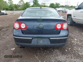 2006 Volkswagen Passat 3.6L V6 с VIN WVWCU73C96E215940, выставлен на аукционе IAAI как лот 42257810 с пробегом 102 795 миль миль и . История ставок и продаж доступна на DreamBid. Изображение 17.