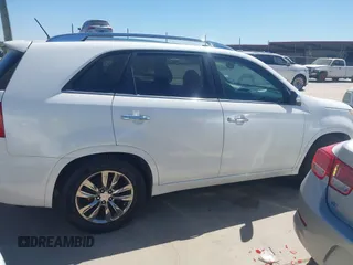 2011 Kia Sorento SX with VIN 5XYKW4A21BG127237, listed as a IAAI auction lot 41848810 with 182,633 mi miles. Bid and sale history available at carsss.com. Image 4.