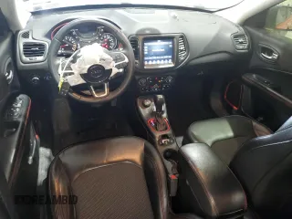 2017 Jeep Compass Trailhawk z VIN 3C4NJDDB4HT640927, wystawiony jako Copart lot #58468415 z przebiegiem 112 583 mil mil oraz Szkoda całkowita • Salvage title. Historia ofert i sprzedaży dostępna na DreamBid. Obrazek 8.