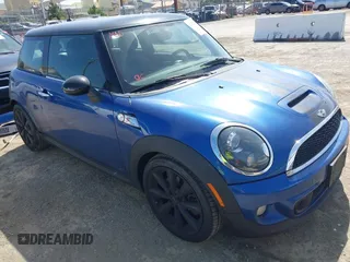 2012 MINI Hardtop S z VIN WMWSV3C52CTY19207, wystawiony jako IAAI lot #42174776 z przebiegiem 113 853 mil mil oraz . Historia ofert i sprzedaży dostępna na DreamBid. Obrazek 1.