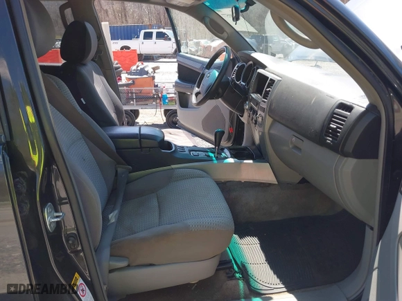 2006 Toyota 4Runner SR5 with VIN JTEBU14R868068919, listed as a IAAI auction lot 41889577 with 274,667 mi miles. Bid and sale history available at carsss.com. Image 5.