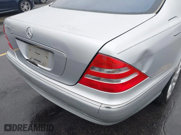 2002 Mercedes-Benz S-Class 5.0L with VIN WDBNG75J82A264932, listed as a IAAI auction lot 41388088 with 195,747 mi miles. Bid and sale history available at carsss.com. Image 6.