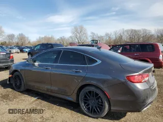 2015 Chrysler 200 C z VIN 1C3CCCEG7FN557063, wystawiony jako Copart lot #50278025 z przebiegiem 146 749 mil mil oraz Szkody całkowita. Historia ofert i sprzedaży dostępna na DreamBid. Obrazek 2.