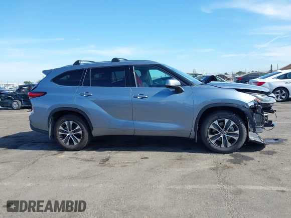 2021 Toyota Highlander XLE with VIN 5TDHZRBH2MS124631, listed as a IAAI auction lot 42660410 with 84,306 mi miles and . Bid and sale history available at DreamBid. Image 14.