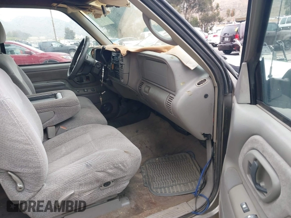 1998 Chevrolet Silverado 1500 with VIN 2GCEC19R3W1122806, listed as a IAAI auction lot 42153517 with 271,788 mi miles and . Bid and sale history available at DreamBid. Image 5.