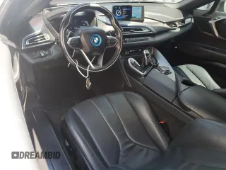 2015 BMW i8 z VIN WBY2Z2C57FV391448, wystawiony jako Copart lot #49895954 z przebiegiem 84 874 mil mil oraz . Historia ofert i sprzedaży dostępna na DreamBid. Obrazek 8.