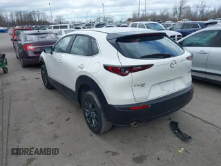 2023 Mazda CX-30 S z VIN 3MVDMBAM6PM572425, wystawiony jako IAAI lot #41833170 z przebiegiem 18 307 mil mil oraz . Historia ofert i sprzedaży dostępna na DreamBid. Obrazek 3.