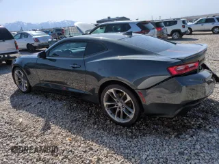2017 Chevrolet Camaro 2LT z VIN 1G1FC1RS4H0110131, wystawiony jako Copart lot #52154175 z przebiegiem 95 384 mil mil oraz Szkoda całkowita • Salvage title. Historia ofert i sprzedaży dostępna na DreamBid. Obrazek 2.