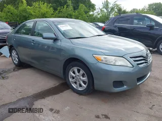 2011 Toyota Camry LE z VIN 4T4BF3EKXBR116127, wystawiony jako IAAI lot #42241509 z przebiegiem 115 916 mil mil oraz . Historia ofert i sprzedaży dostępna na DreamBid. Obrazek 1.