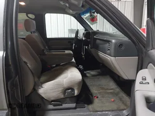 2001 Chevrolet Tahoe LS with VIN 1GNEK13T31R114154, listed as a IAAI auction lot 41387339 with 204,353 mi miles. Bid and sale history available at carsss.com. Image 5.