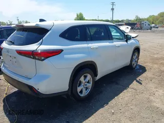 2022 Toyota Highlander LE with VIN 5TDBZRBH5NS580954, listed as a IAAI auction lot 42103401 with 40,391 mi miles and . Bid and sale history available at DreamBid. Image 4.