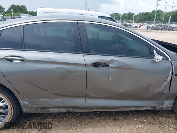 2018 Buick Regal Preferred with VIN W04GL6SX4J1136480, listed as a IAAI auction lot 42472510 with 117,210 mi miles and . Bid and sale history available at DreamBid. Image 13.