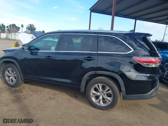 2014 Toyota Highlander XLE with VIN 5TDKKRFH5ES028448, listed as a IAAI auction lot 41687537 with 105,702 mi miles. Bid and sale history available at carsss.com. Image 15.