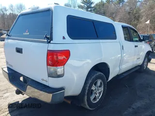 2010 Toyota Tundra 4WD Truck with VIN 5TFUM5F10AX015321, listed as a IAAI auction lot 41687601 with 117,939 mi miles. Bid and sale history available at carsss.com. Image 4.