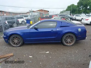 2014 Ford Mustang V6 с VIN 1ZVBP8AM7E5267695, выставлен на аукционе IAAI как лот 42535101 с пробегом 109 183 миль миль и . История ставок и продаж доступна на DreamBid. Изображение 14.