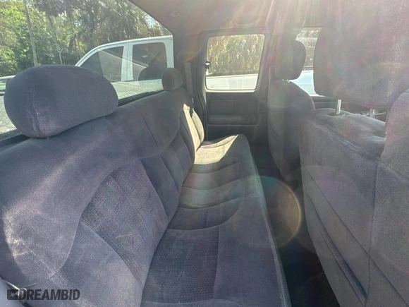 2001 Chevrolet Silverado 1500 LS with VIN 2GCEC19V711193447, listed as a Copart auction lot 49501445 with 221,700 mi miles and Salvage Title. Bid and sale history available at carsss.com. Image 6.