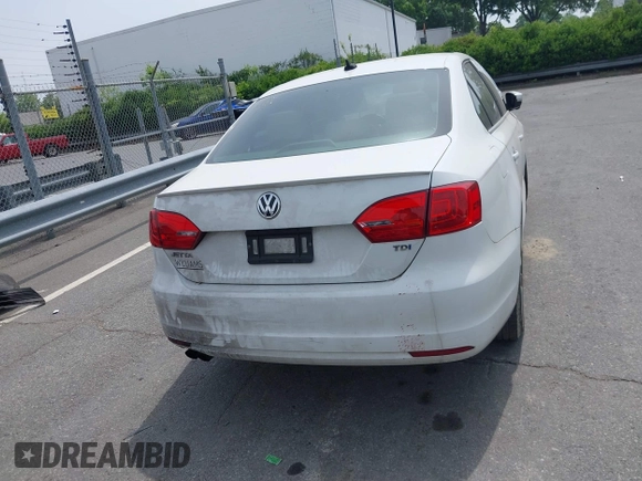 2014 Volkswagen Jetta TDI w/Premium/Nav with VIN 3VWLL7AJ4EM430524, listed as a IAAI auction lot 42268673 with 137,721 mi miles and . Bid and sale history available at DreamBid. Image 15.