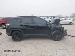 2024 Jeep Compass Latitude with VIN 3C4NJDBN7RT142526, listed as a IAAI auction lot 41512464 with 5,429 mi miles. Bid and sale history available at carsss.com. Image 14.