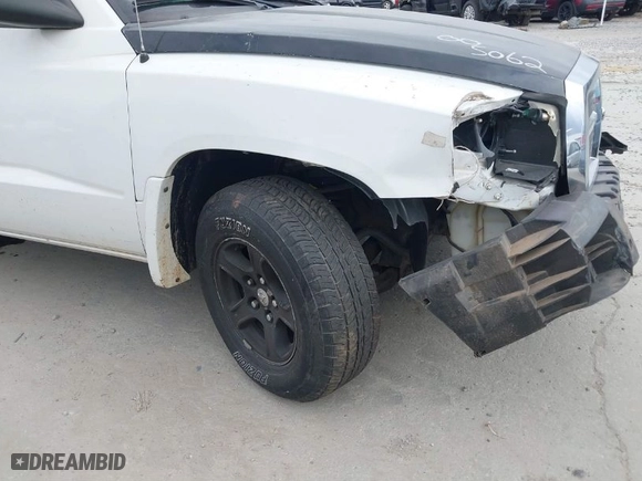 2006 Dodge Dakota SLT with VIN 1D7HW48N96S716133, listed as a IAAI auction lot 41701568 with 164,971 mi miles. Bid and sale history available at carsss.com. Image 13.