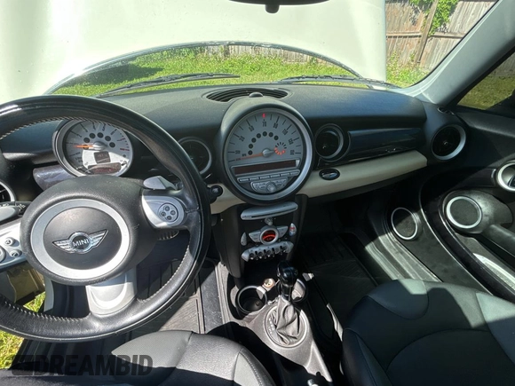 2007 MINI Hardtop S with VIN WMWMF73527TL89620, listed as a Copart auction lot 52344035 with 105,600 mi miles and Clean Title. Bid and sale history available at DreamBid. Image 9.
