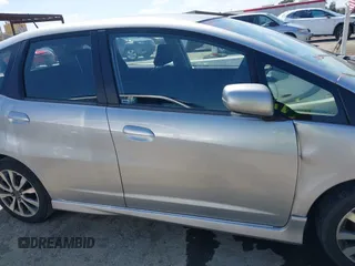 2013 Honda Fit Sport with VIN JHMGE8H51DC005760, listed as a IAAI auction lot 42040427 with 184,375 mi miles. Bid and sale history available at carsss.com. Image 13.