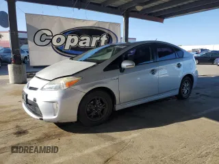 2014 Toyota Prius Four z VIN JTDKN3DU1E0388940, wystawiony jako Copart lot #57339365 z przebiegiem 133 390 mil mil oraz Szkoda całkowita • Salvage title. Historia ofert i sprzedaży dostępna na DreamBid. Obrazek 1.