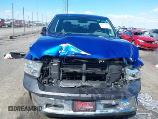 2018 Ram 1500 Express z VIN 1C6RR6KT7JS160672, wystawiony jako IAAI lot #41717485 z przebiegiem 141 712 mil mil oraz . Historia ofert i sprzedaży dostępna na DreamBid. Obrazek 6.