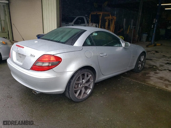 2008 Mercedes-Benz SLK-Class 3.5L with VIN WDBWK56F58F179253, listed as a Copart auction lot 48260615 with 82,394 mi miles and Clean Title. Bid and sale history available at carsss.com. Image 3.