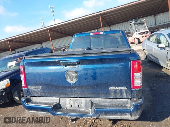 2022 Ram 1500 Big Horn z VIN 1C6RRFBG7NN423072, wystawiony jako IAAI lot #41531127 z przebiegiem 41 347 mil mil oraz . Historia ofert i sprzedaży dostępna na DreamBid. Obrazek 17.