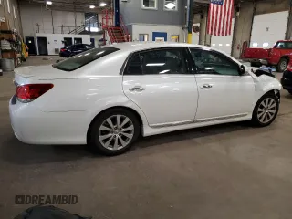 2012 Toyota Avalon z VIN 4T1BK3DB2CU463346, wystawiony jako Copart lot #57769545 z przebiegiem 69 218 mil mil oraz Szkoda całkowita • Salvage title. Historia ofert i sprzedaży dostępna na DreamBid. Obrazek 3.