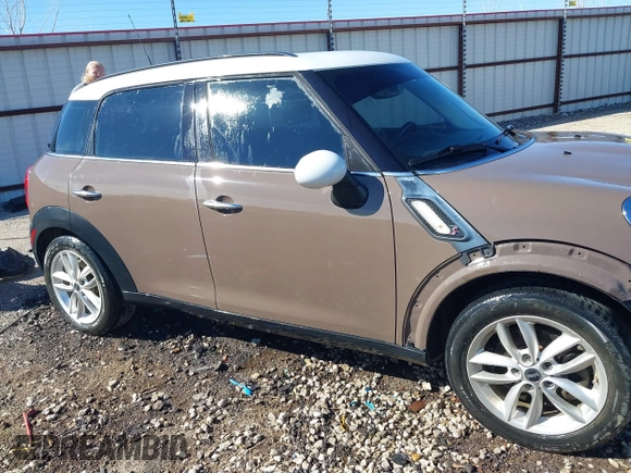 2014 MINI Countryman S with VIN WMWZC3C5XEWP52054, listed as a IAAI auction lot 41452354 with 104,873 mi miles and . Bid and sale history available at DreamBid. Image 14.
