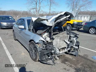 2019 BMW 5 Series 530i xDrive z VIN WBAJA7C59KG909704, wystawiony jako IAAI lot #41740440 z przebiegiem Nie podano mil oraz . Historia ofert i sprzedaży dostępna na DreamBid. Obrazek 1.