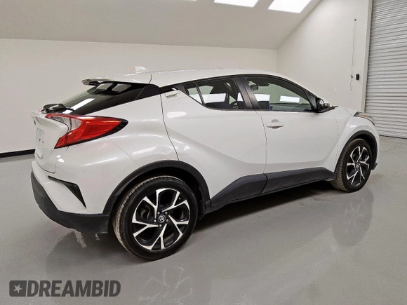 2021 Toyota C-HR LE z VIN NMTKHMBX0MR120577, wystawiony jako Copart lot #57019105 z przebiegiem 152 488 mil mil oraz Czysty tytuł • Clean title. Historia ofert i sprzedaży dostępna na DreamBid. Obrazek 3.