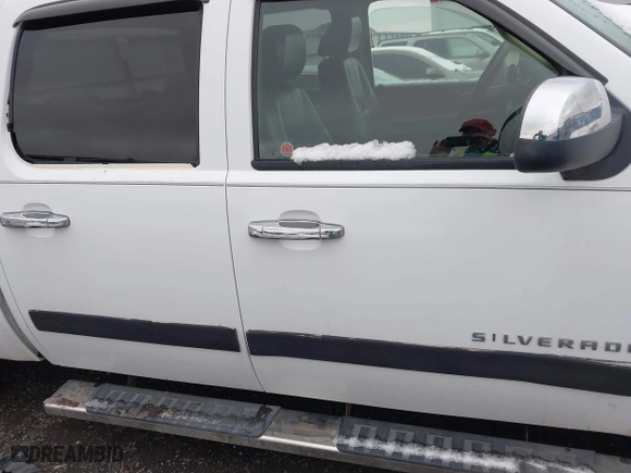 2008 Chevrolet Silverado 1500 LTZ with VIN 2GCEK133681127301, listed as a IAAI auction lot 41296503 with 174,024 mi miles. Bid and sale history available at carsss.com. Image 13.