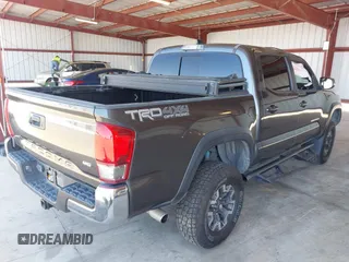 2017 Toyota Tacoma SR5 с VIN 3TMCZ5AN9HM062936, выставлен на аукционе IAAI как лот 42236311 с пробегом 60 479 миль миль и . История ставок и продаж доступна на DreamBid. Изображение 4.
