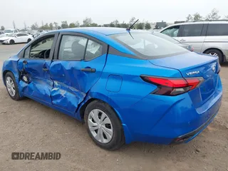 2020 Nissan Versa S z VIN 3N1CN8DV3LL870144, wystawiony jako IAAI lot #42117133 z przebiegiem 70 447 mil mil oraz . Historia ofert i sprzedaży dostępna na DreamBid. Obrazek 3.