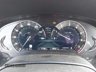 2019 BMW 5 Series 530i xDrive z VIN WBAJA7C51KWW12626, wystawiony jako IAAI lot #42335449 z przebiegiem 71 798 mil mil oraz . Historia ofert i sprzedaży dostępna na DreamBid. Obrazek 7.