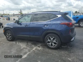 2021 Kia Seltos EX z VIN KNDERCAA9M7219461, wystawiony jako Copart lot #56696985 z przebiegiem 35 671 mil mil oraz Szkody całkowita. Historia ofert i sprzedaży dostępna na DreamBid. Obrazek 2.