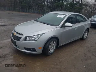 2014 Chevrolet Cruze 1LT z VIN 1G1PC5SB1E7444562, wystawiony jako IAAI lot #42019148 z przebiegiem 77 180 mil mil oraz . Historia ofert i sprzedaży dostępna na DreamBid. Obrazek 2.