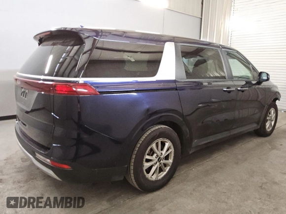 2024 Kia Carnival LX with VIN KNDNB4H37R6385153, listed as a Copart auction lot 79910184 with 36,116 mi miles and Clean Title. Bid and sale history available at carsss.com. Image 3.