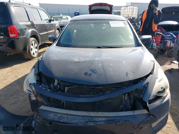 2015 Nissan Altima 2.5 with VIN 1N4AL3AP3FC188812, listed as a IAAI auction lot 41592227 with 241,773 mi miles. Bid and sale history available at carsss.com. Image 12.