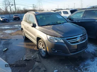 2010 Volkswagen Tiguan SEL with VIN WVGBV7AX0AW000279, listed as a IAAI auction lot 41389452 with 87,258 mi miles and . Bid and sale history available at DreamBid. Image 1.