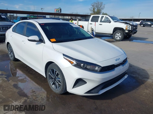 2024 Kia Forte LXS with VIN 3KPF24AD7RE837846, listed as a IAAI auction lot 41256905 with 2,961 mi miles and . Bid and sale history available at DreamBid. Image 1.