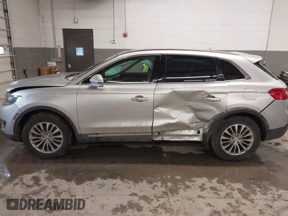 2017 Lincoln MKX Select with VIN 2LMPJ8KR5HBL30586, listed as a IAAI auction lot 41749741 with 64,172 mi miles. Bid and sale history available at carsss.com. Image 14.