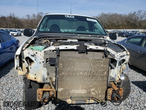 2000 Ford Super Duty F-250 XL with VIN 1FTNF21F6YEE07189, listed as a Copart auction lot 88033105 with 255,739 mi miles and Salvage Title. Bid and sale history available at carsss.com. Image 5.