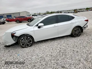 2025 Toyota Camry LE z VIN 4T1DAACK2SU526445, wystawiony jako Copart lot #51485335 z przebiegiem 11 587 mil mil oraz Szkoda całkowita • Salvage title. Historia ofert i sprzedaży dostępna na DreamBid. Obrazek 1.