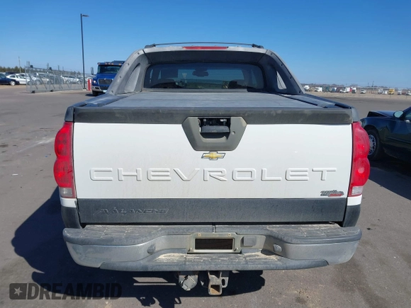 2003 Chevrolet Avalanche with VIN 3GNEK13TX3G263258, listed as a IAAI auction lot 41861349 with 200,892 mi miles. Bid and sale history available at carsss.com. Image 16.