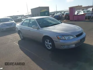 1997 Lexus ES 300 Luxury Sport Sdn with VIN JT8BF22G2V0002738, listed as a IAAI auction lot 41651998 with 84,685 mi miles. Bid and sale history available at carsss.com. Image 1.